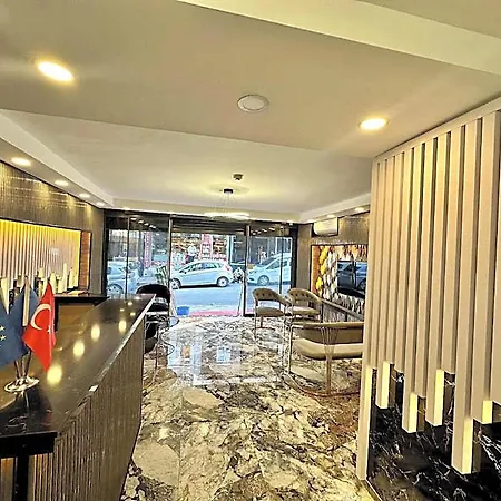 Crowned Exclusive Hotel