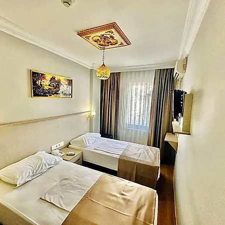 Crowned Exclusive Hotel 2*