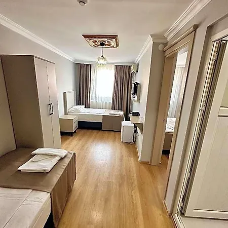 Crowned Exclusive Hotel