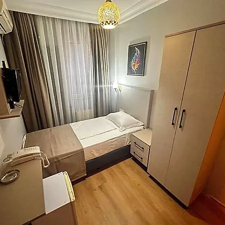 Crowned Exclusive Szálloda 2*
