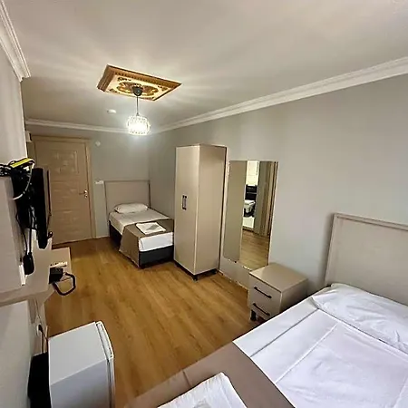 Crowned Exclusive Szálloda 2*
